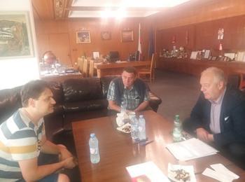  Мариан Бачев  благодари на кмета Мелемов, че младите му актьори се обучават и ще  играят на сцената на РДТ 