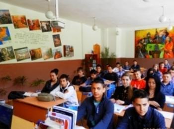 Учителите да преминат към втора категория труд поискаха синдикати