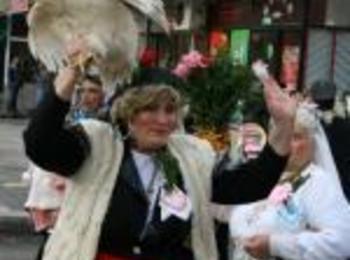 Много женски смях и веселие за Бабинден