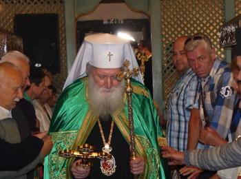 Патриарх Неофит в Широка лъка: „С особена светлина грее към нас образът на екзарх Стефан…“/СНИМКИ/