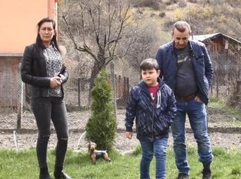 Шестгодишно дете от Грохотно проговори внезапно английски език